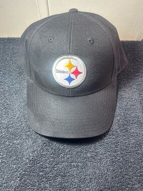 Pittsburgh Steelers Black Baseball Cap with Team Logo